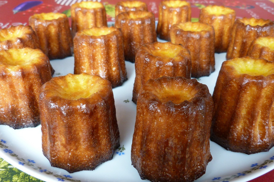 Cannelés bordelais