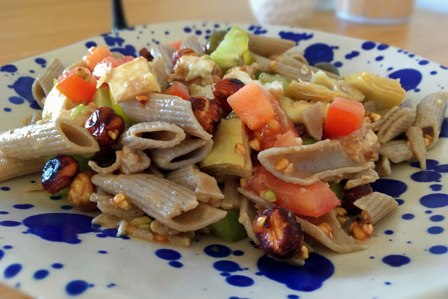 Salade de pâtes au sarrasin et aux noisettes