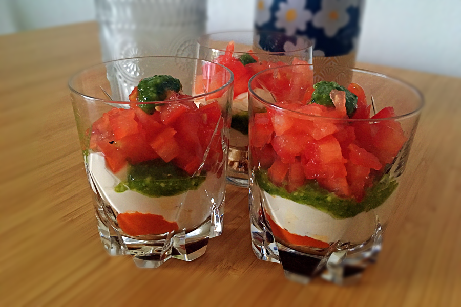 Tiramisu de tomate au chèvre frais et pesto