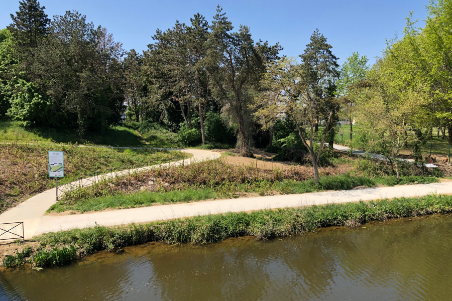 Un city-stade, des agrès de fitness, un terrain de pétanque...