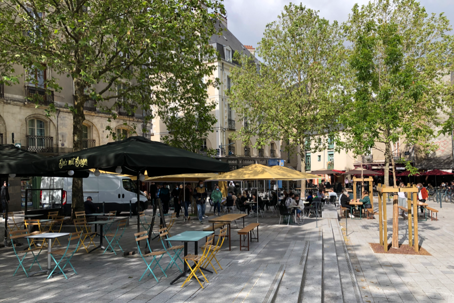 18H : L’affluence grossit rue Saint Michel
