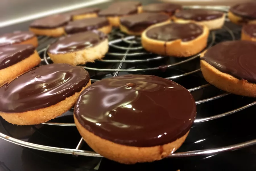 Biscuits Pims à la confiture de framboises, délicieux et faits maison