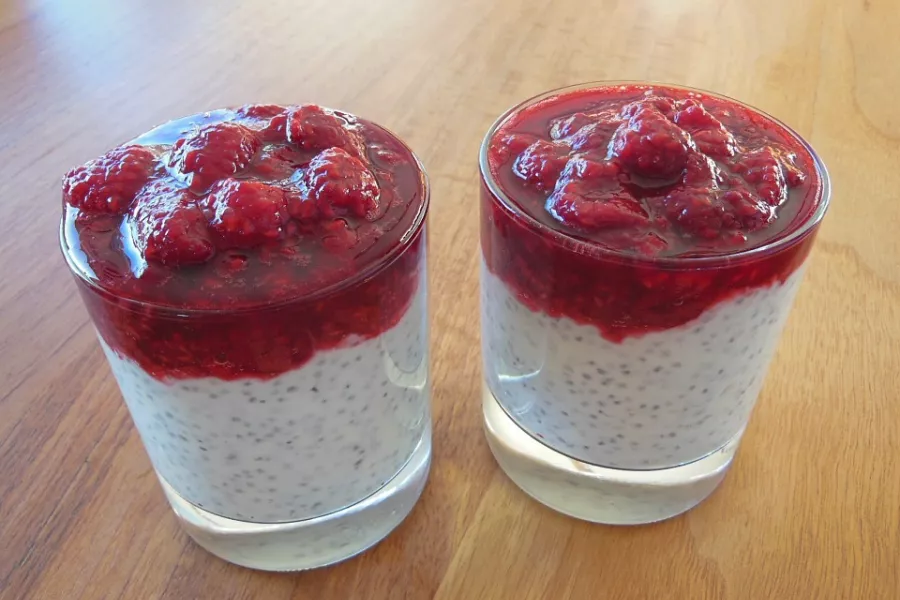 Chia pudding aux framboises, dessert sain et rafraîchissant