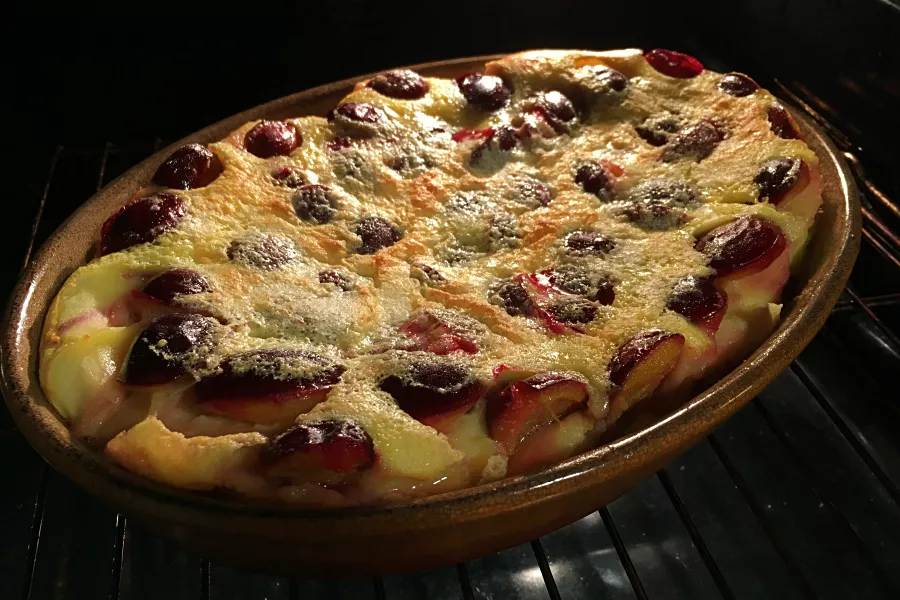 Clafoutis aux quetsches : une recette traditionnelle française et gourmande