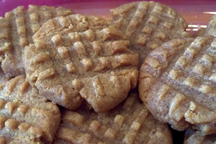 Cookies au beurre de cacahuètes dorés et moelleux