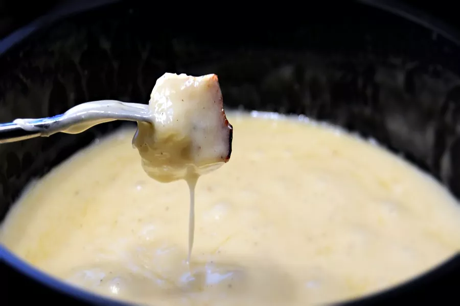  Fondue savoyarde traditionnelle au fromage fondant