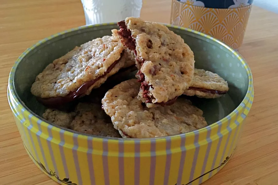 Biscuits suédois à l'avoine garnis de Nutella fondant