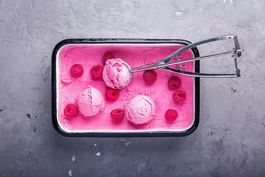 Glace à la framboise sans sorbetière : une recette facile et rafraîchissante pour l'été