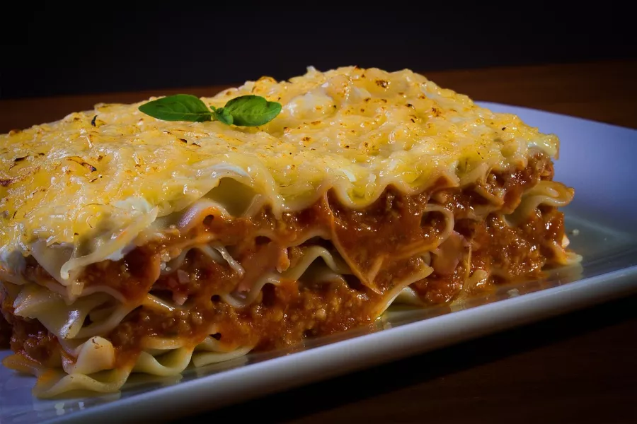 Lasagnes à la bolognaise maison - recette traditionnelle, sauce bolognaise riche et savoureuse