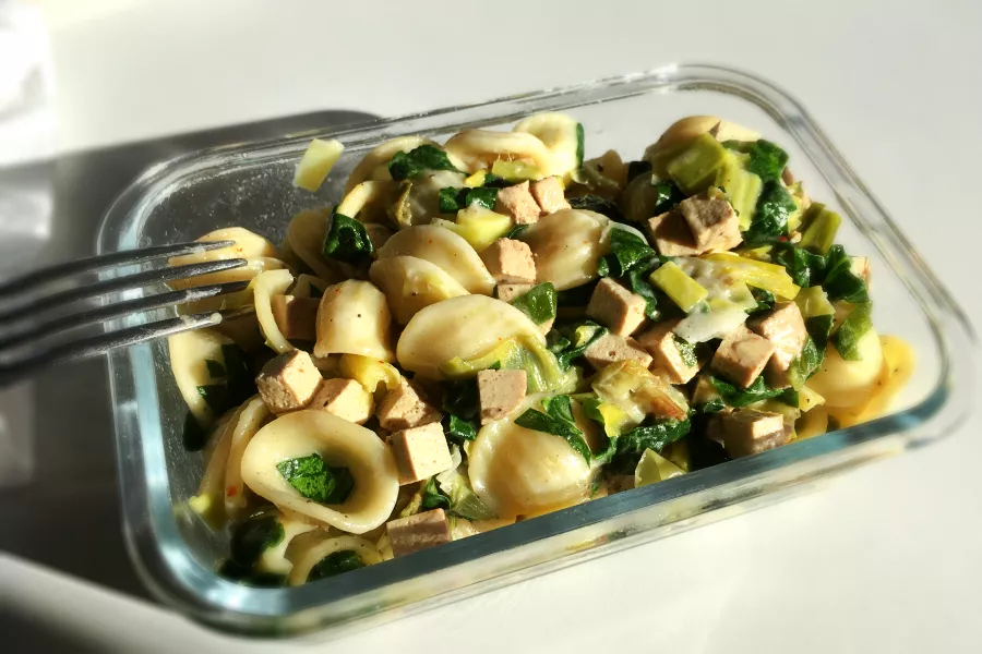 Orecchiette aux épinards et au tofu, plat végétarien savoureux et sain