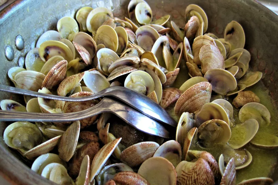 Palourdes à la bretonne au cidre, persil, ail et crème