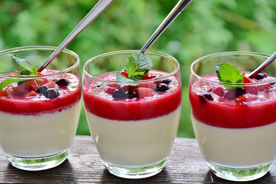 Panna cotta à la framboise : un dessert italien raffiné et fruité