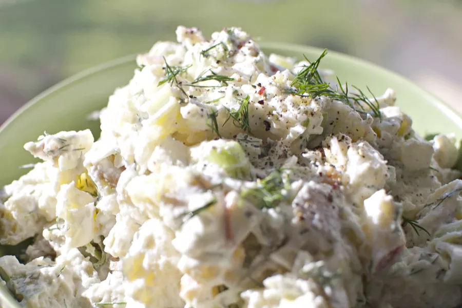 Salade de pomme de terre à la crème, recette suédoise traditionnelle