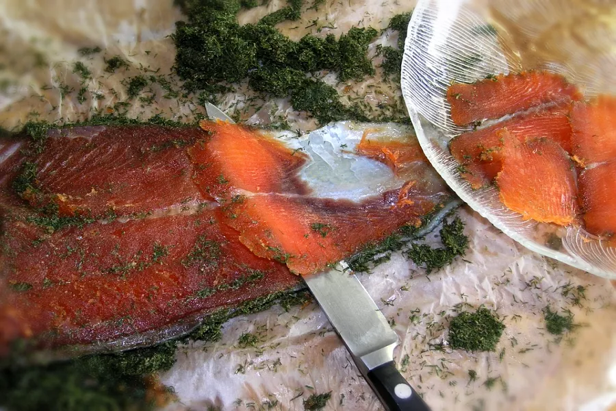 Recette suédoise pour réaliser du saumon mariné gravlax 