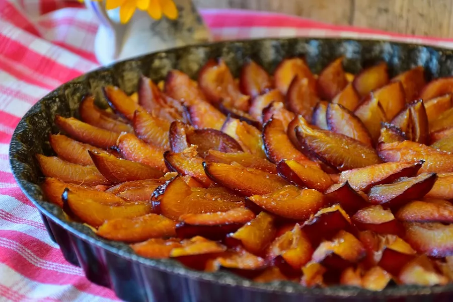 Tarte aux quetsches : une recette traditionnelle et fruitée