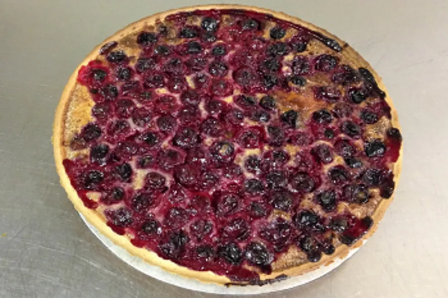 Recette pour réaliser une tarte aux cerises qui ressemble à un clafouti  