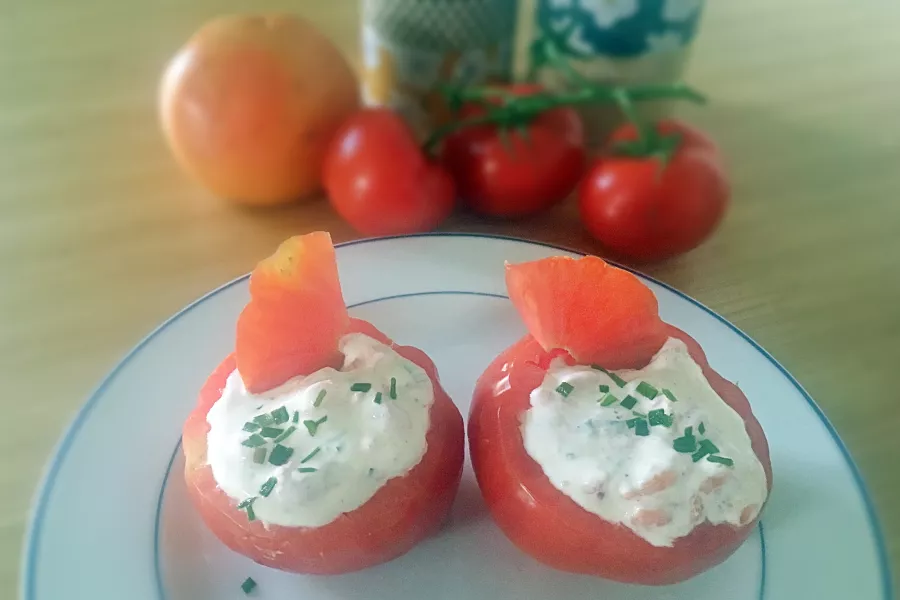 Tomates garnies de fromage Philadelphia et crevettes