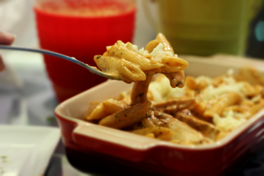 Gratin de pâtes aux poireaux et cantal