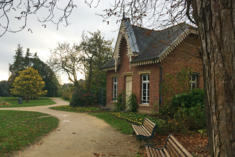 Connaissez-vous le square de Villeneuve ?