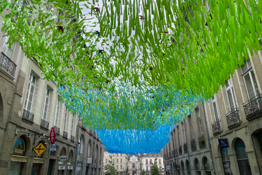 En ce 14 juillet, les rennais se déplacent en nombre pour admirer le ciel de rue du centre ville