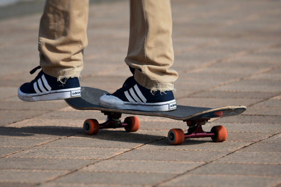 La pratique du skate encadrée sur la place Hoche